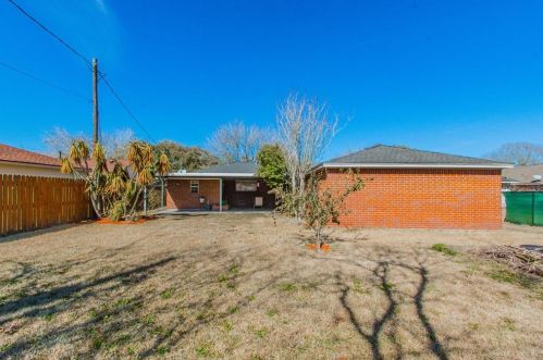 244 Bastrop St, Angleton TX 77515-4106 exterior