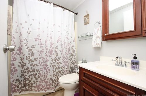 207 Timber Ridge Rd, Middletown CT  06457-7525 exterior