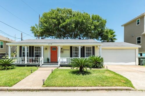 2114 57th St, Galveston, TX 77551-5017
