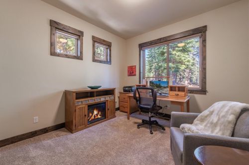 10955 Ski Slope Way, Truckee CA  96161-6613 exterior