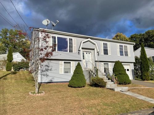 7 Francisco Cir, Waterbury, CT 06706-1622