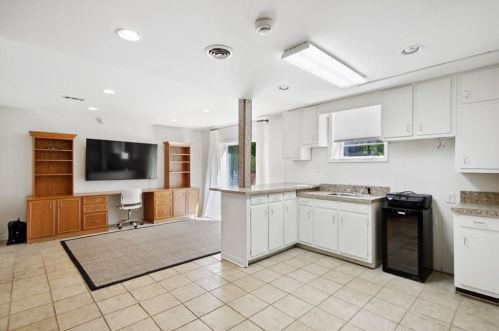 4660 Hitching Post Trl, Atlanta GA  30342 exterior