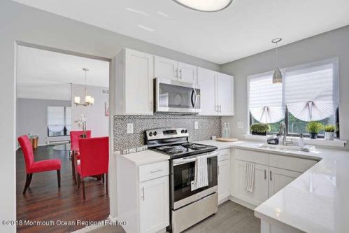 48 Flintshire Ter, Lakehurst, NJ 08759-6812