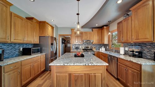 1910 Parkside Dr, Sycamore IL  60178-3315 exterior