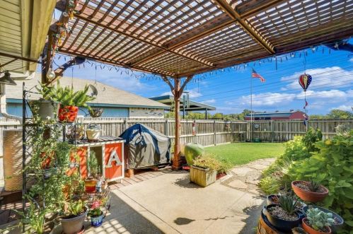 7026 Christina Ln, Garland TX 75043-6619 exterior