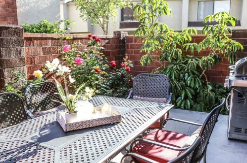 926 Lamark Ln, Anaheim CA  92802-3423 exterior