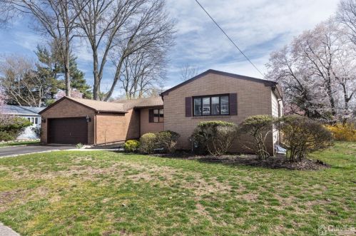 18 Olden Rd, Edison, NJ 08817-2922