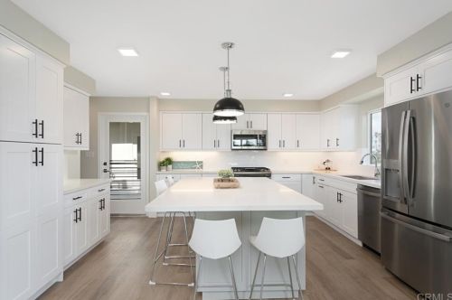 1905 Myers St, Oceanside, CA 92054-5806