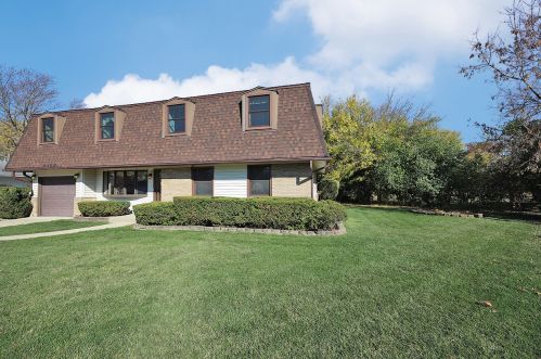 245 Tanglewood Ct, Elk Grove Vlg, IL 60007-1784