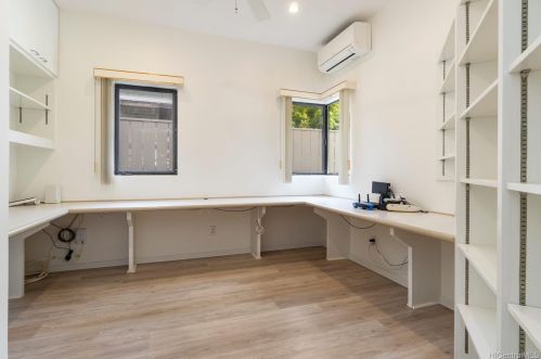 859 Hao St, Honolulu HI  96821-1620 exterior