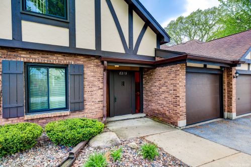 8215 Poplar Ln, Palos Hills, IL 60465-2456
