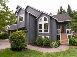 6072 Eastbrook Dr, Portland, OR 97222-3237