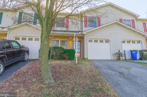 2818 Robin Rd, York, PA 17404-5711