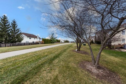 585 Yorkshire Ln, Pingree Grove IL  60140-9159 exterior