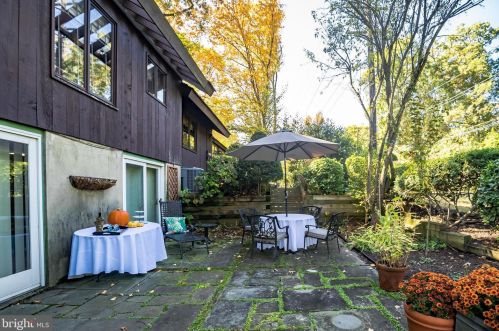 221 Elm Ave, Tavistock NJ 08033-2538 exterior