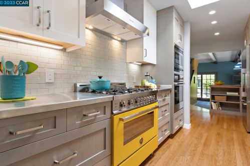 21 Donna Maria Way, Orinda, CA 94563-4111