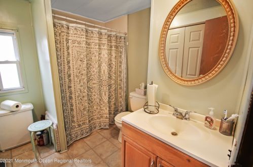 67 Beaver Ave, Lakehurst NJ  08759-3666 exterior