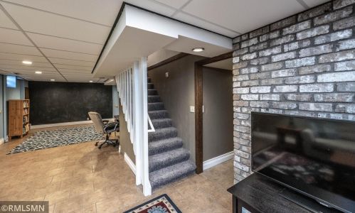 2437 Hillside Rd, Saint Paul MN  55110-5535 exterior