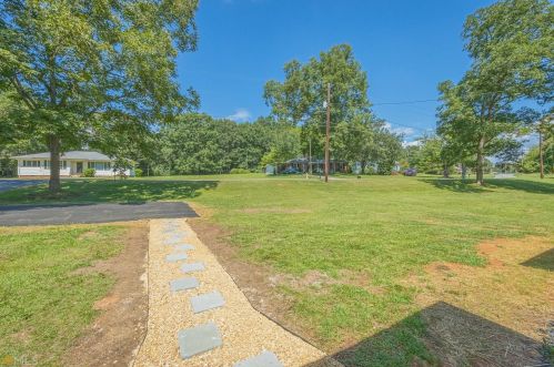 195 Johnny St, Hartwell, GA 30643-2075