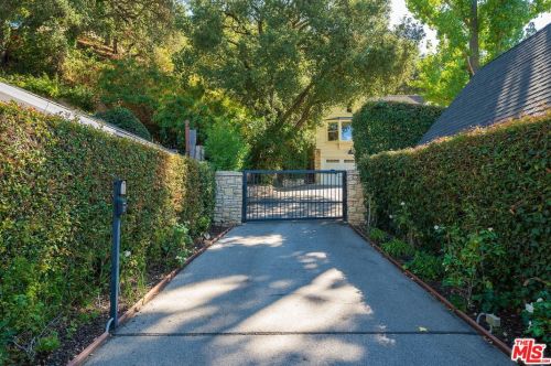 2660 Glenoaks Blvd, Glendale CA  91206-3107 exterior