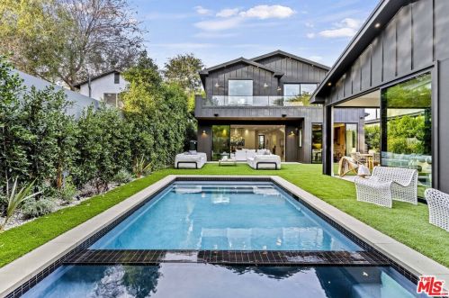 15754 Morrison St, Van Nuys CA  91436-1544 exterior