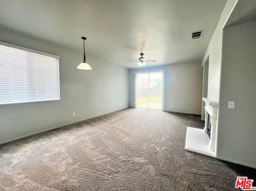 586 Miracle Dr, San Jacinto, CA 92583-4450