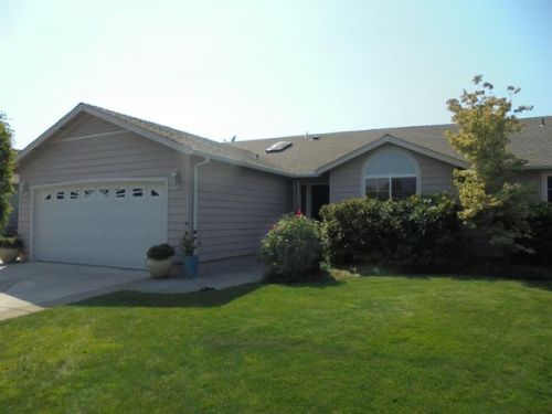 2004 Manchester Dr, Medford, OR 97501-1894