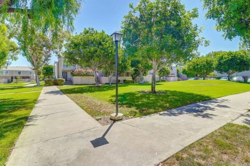 2970 Greenville St, Santa Ana CA  92704-6055 exterior
