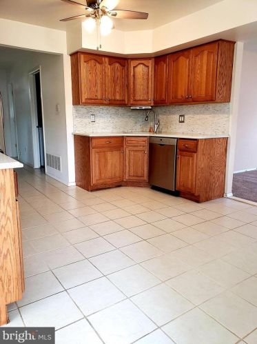 8306 Collins Ave, Camden NJ 08109-3567 exterior