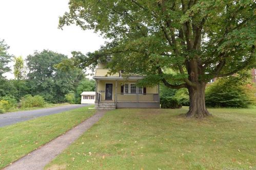 8 Silver Dr, Middletown, CT 06457-3912