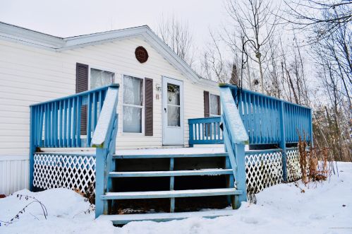 93 Cross Rd, Wales, ME 04280-4508