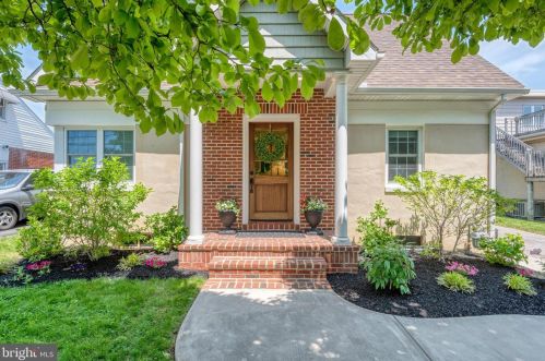 709 Arsenal Rd, York, PA 17406-2136