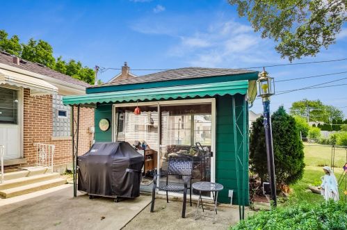 7627 Kedzie St, Niles IL  60714-2531 exterior