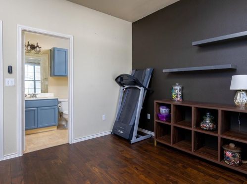 12205 Chelsea Gln Pl, Austin TX  78753-7110 exterior