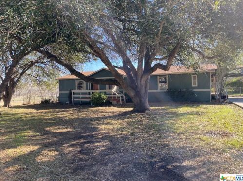 401 Troell St, Seguin TX 78155-7241 exterior