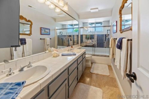 1597 Parkview Dr, Vista CA  92081-8750 exterior