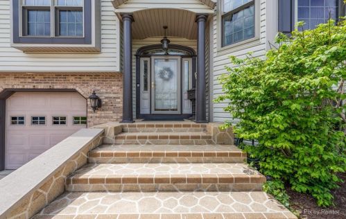 416 Prairieview Pkwy, Pingree Grove IL  60140-9626 exterior