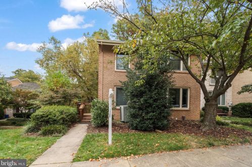 2031 Swans Neck Way, Herndon, VA 20191-4032