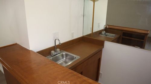 3345 Country Club Dr, Glendale CA  91208-1717 exterior