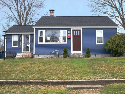 18 Parade Rd, Warwick, RI 02886-9626