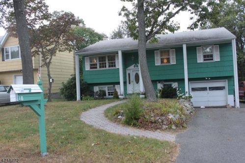 18 Chincopee Ave, Hopatcong, NJ 07843-1402