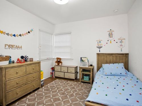 645 Ivy St, Glendale CA  91204-1027 exterior