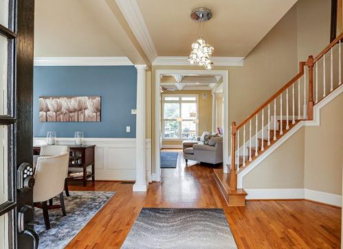 2556 Brookline Cir, Atlanta GA  30319-3693 exterior