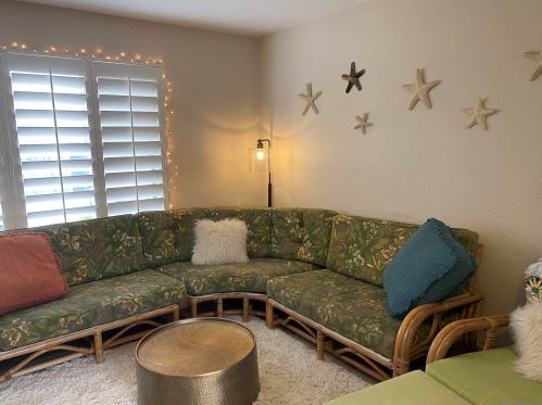 9445 Carlton Oaks Dr, Santee, CA 92071-2528