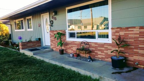 615 8th St, Harrisburg, OR 97446-9552