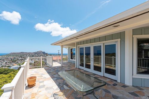 1717 Iwi Way, Honolulu HI  96816-3826 exterior