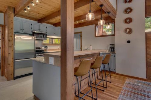 117 Basque Dr, Truckee CA  96161-3907 exterior