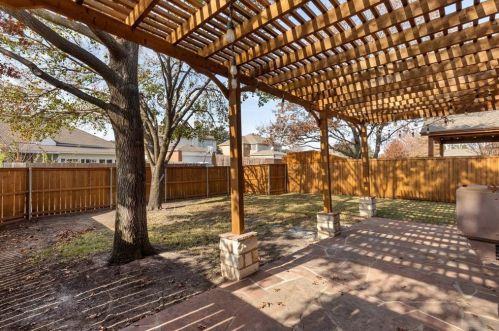 2205 Rachel Ct, Carrollton TX exterior