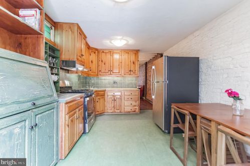 806 Front St, Philadelphia PA 19106-3019 exterior