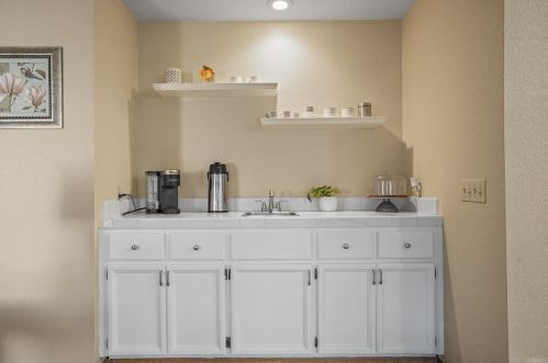 2024 Bailey Dr, Modesto CA  95355-9160 exterior